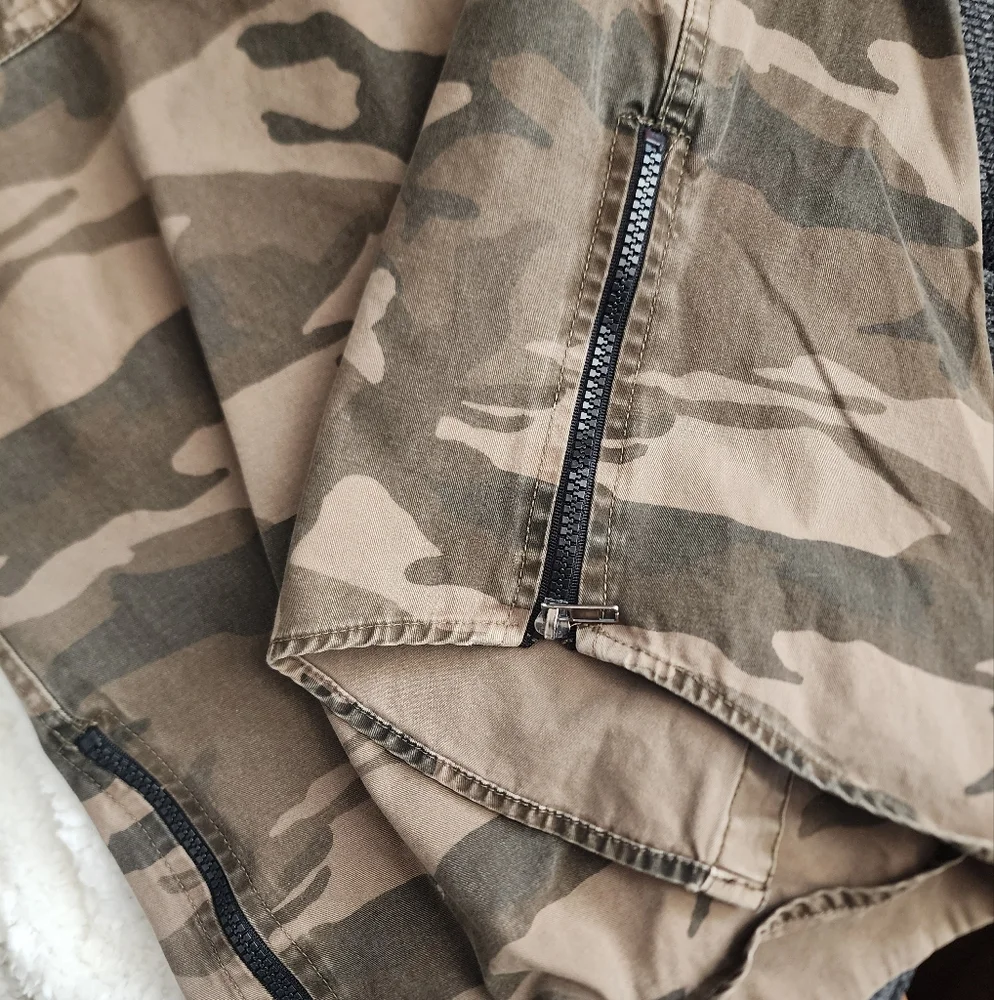 Mens Medium Zip Code 1992 Camo Button Down Shacket EUC. - Picture 5 of 5